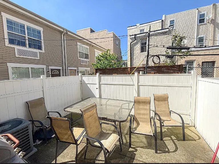 1939 Kimball St — Photo 24