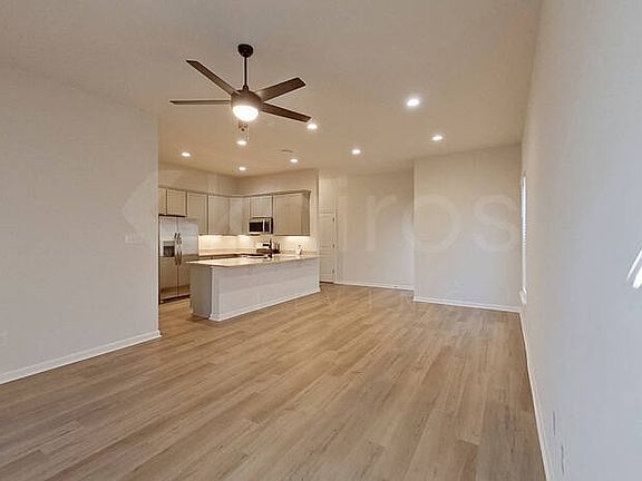 3rd image of 13961 Rosewell St