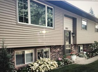 4003 Hickory Knoll Rd, Hartland, WI 53029