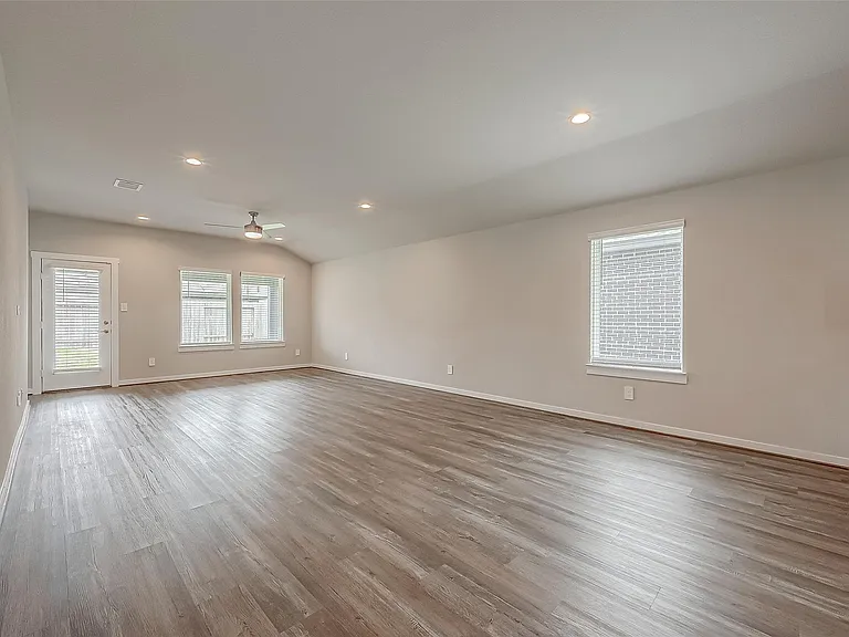 19010 Norbury Park Ln — Photo 9