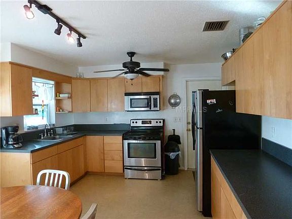 3rd image of 966 San Salvador Dr