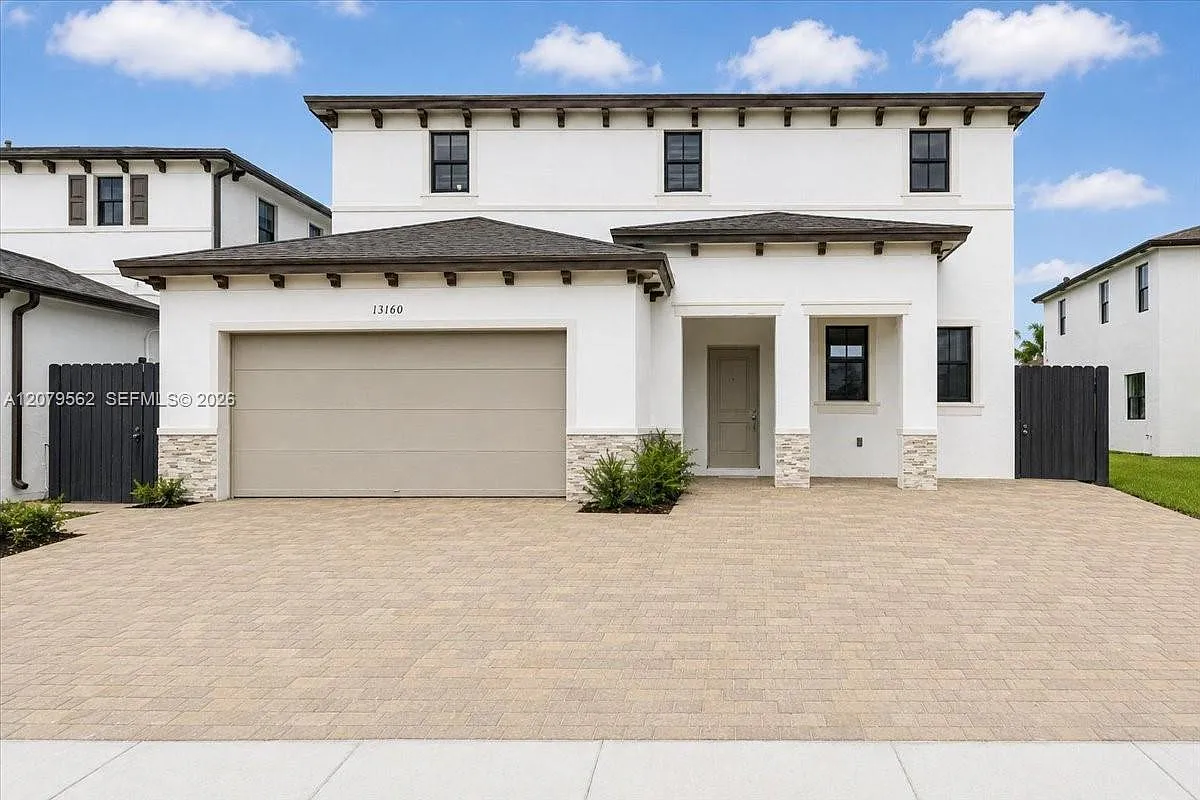 4 bed, 2.5 bath, $4,100 — Photo 1