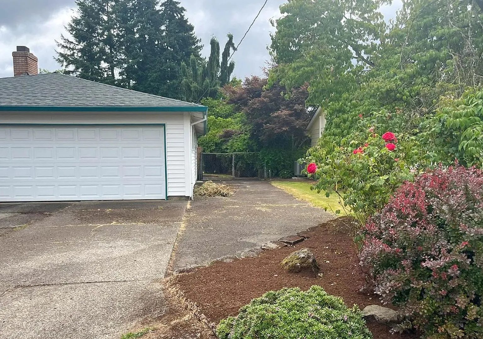 Charming Milwaukie Home in a Convenient Neighborhood — Photo 2