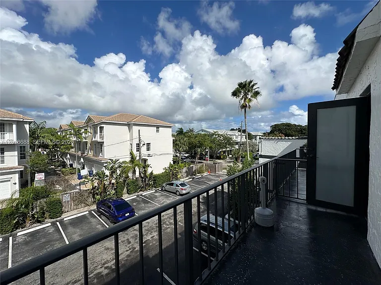 2705 NE 9th Ave #203 — Photo 30