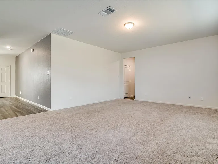 731 Yorkshire Dr — Photo 13