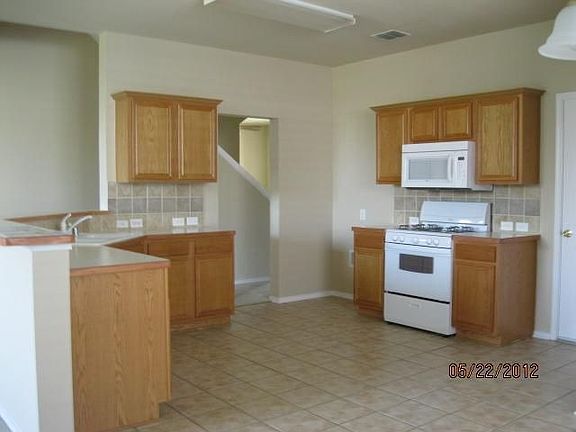 4th image of 916 Pinebrook Dr