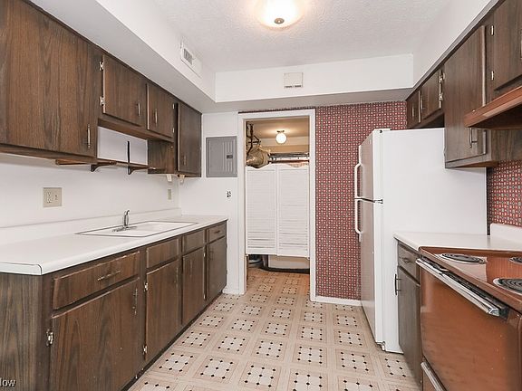 2nd image of 20345 Williamsburg Ct #224C