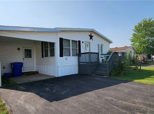 344 Applewood Dr, Lockport, NY 14094