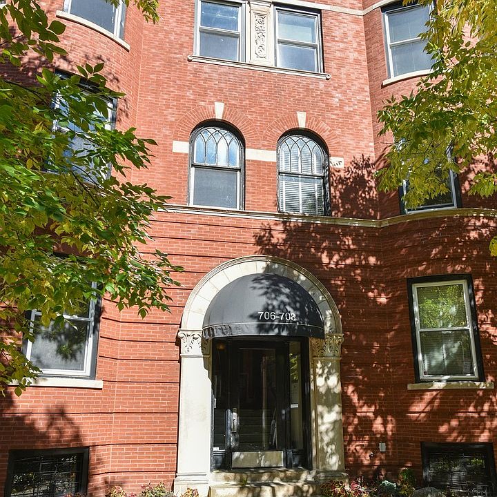 1st image of 708 W Cornelia Ave #3W