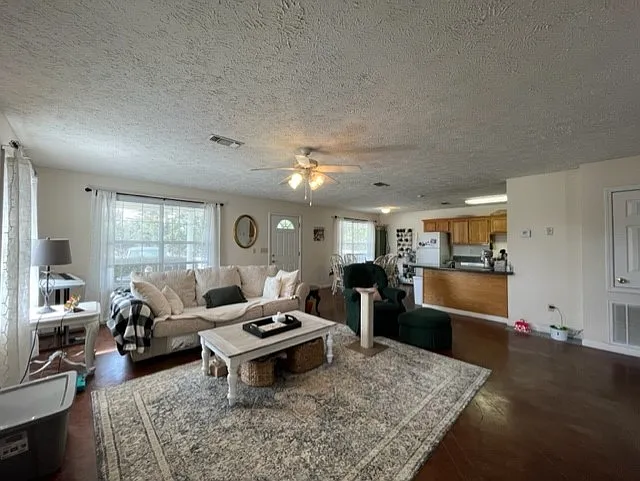 2 bed, 1187 sqft, $1,400 — Photo 2