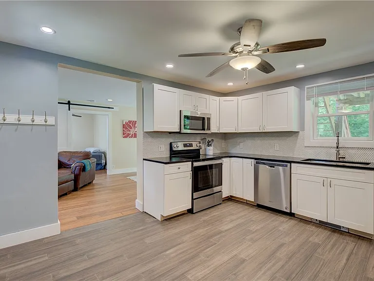 535 Ten Rod Rd #B — Photo 11