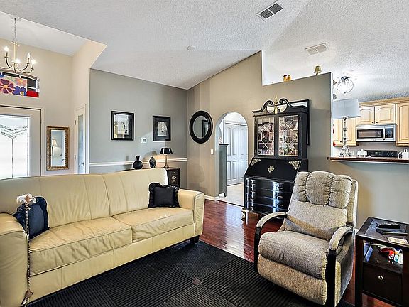 5th image of 887 Vanderbilt Dr