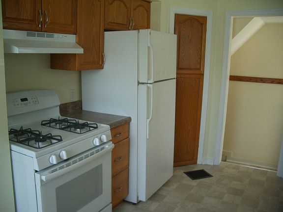 4th image of 1142 Kelsey St NE