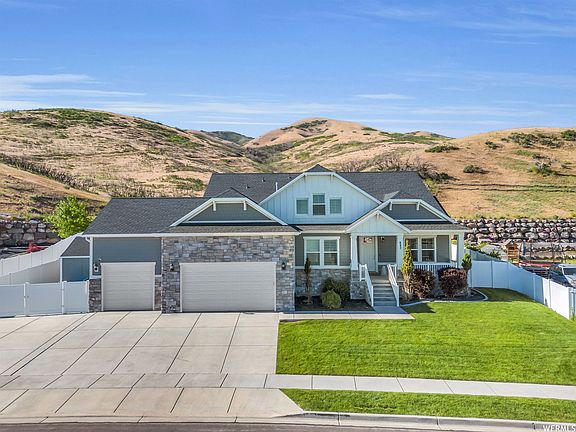 2nd image of 682 W Autumn Hills Blvd