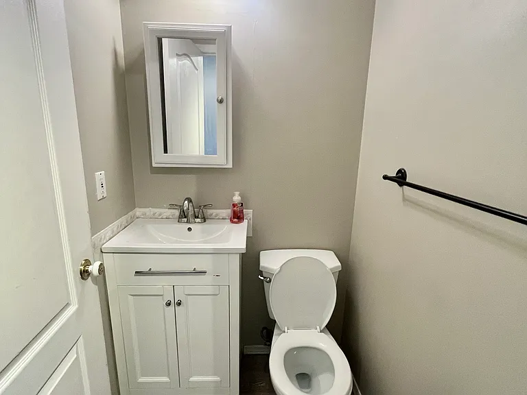 1033 Youville Dr W — Photo 8