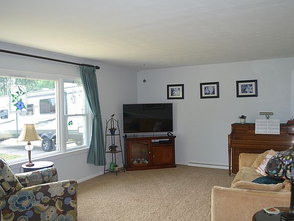 4th image of 821 Tucker Dr