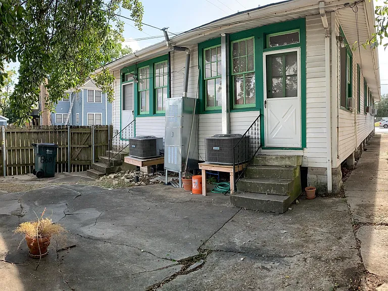 8601 S Claiborne Ave — Photo 13
