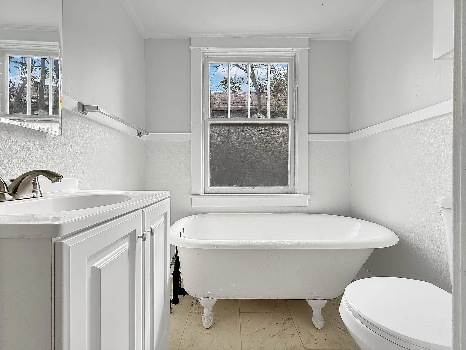 Newly Renovated Duplex — Photo 3