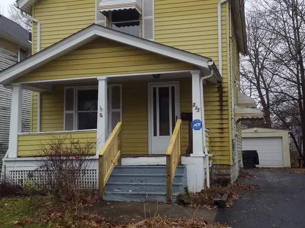 211 Iowa Ave NW, Warren, OH 44485