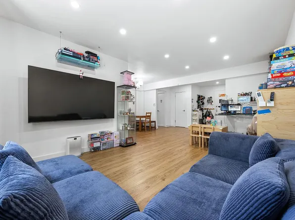 33-44 93rd St #1V, Jackson Heights, NY 11372