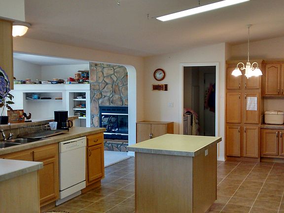 3rd image of 11 Reese Farm Ln