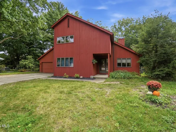 854 Country Club Dr, Bowling Green, OH 43402