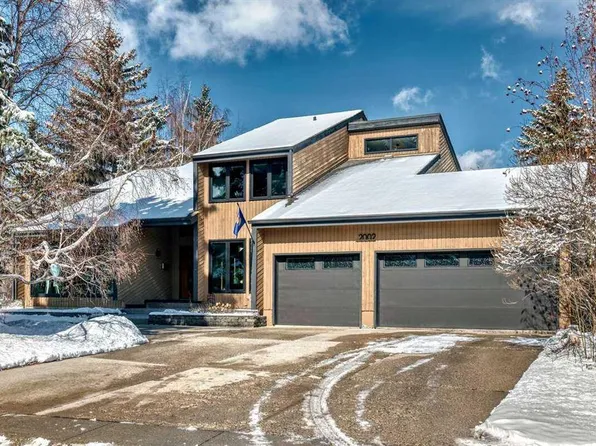 2002 S Pump Hill Way SW, Calgary, AB T2V 4M4