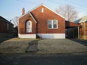 1st image of 225 W Loretta Ave