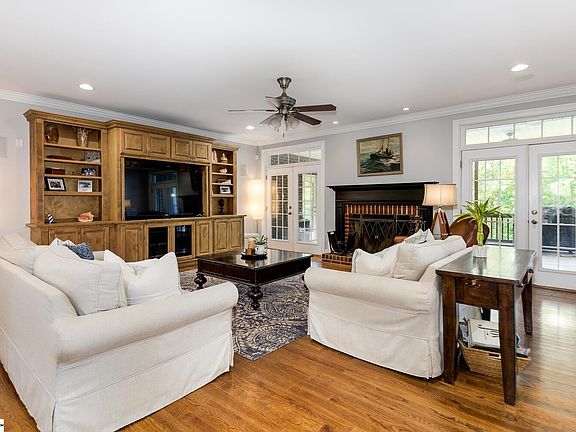 5th image of 158 Reserve Dr
