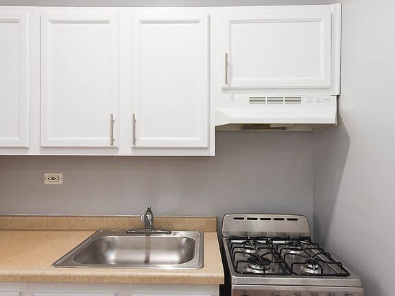 3rd image of 4756 N Maplewood Unit 601