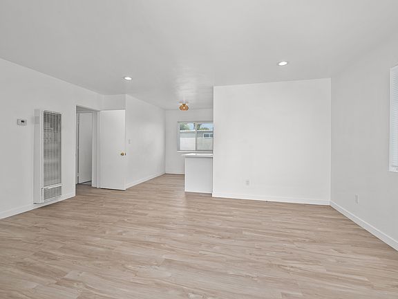 3rd image of 4559 Campus Ave APT 9