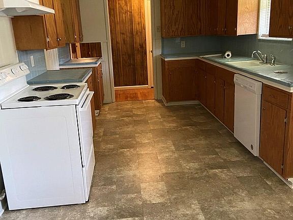 2nd image of 2809 Duberry St