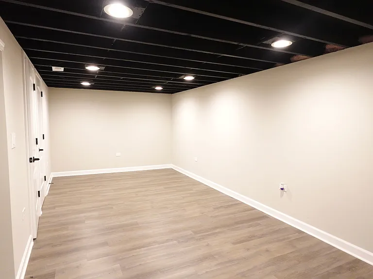 111 W Green Meadows Blvd — Photo 26