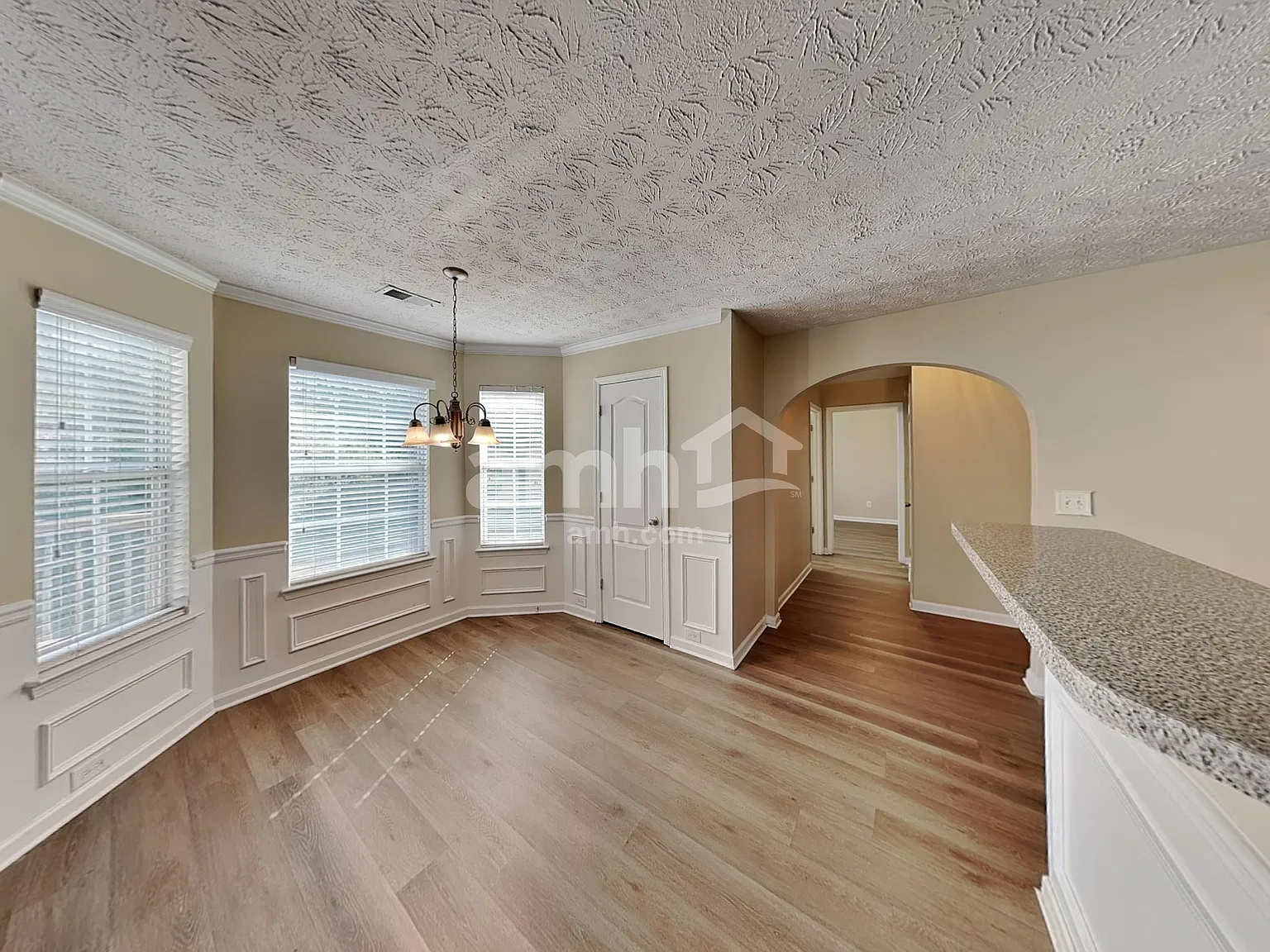 5 bed, 2.0 bath, 2953 sqft, $2,795 — Photo 4