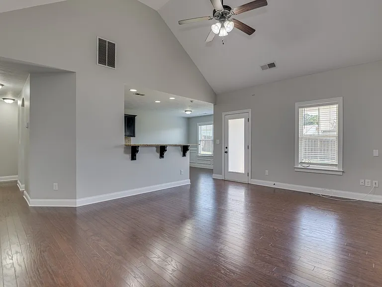 1721 Dunmore Ave — Photo 3