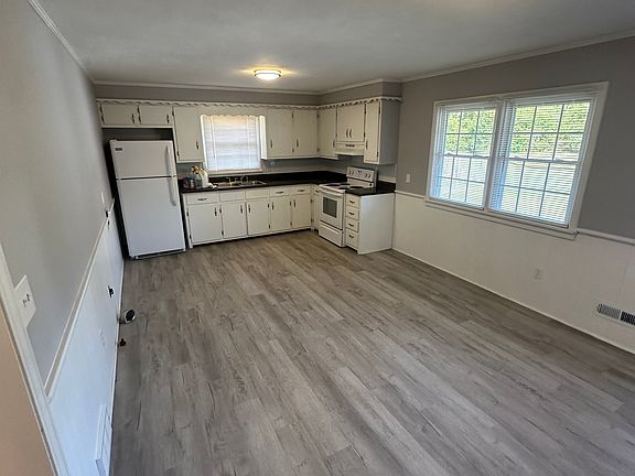3rd image of 2108 Southland St #A