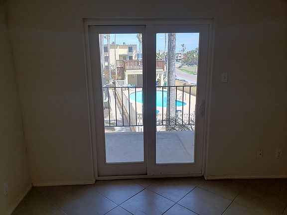 4th image of 104 Parade Dr #11