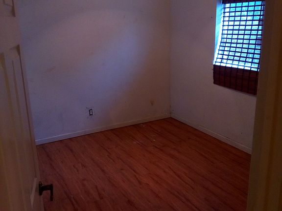 4th image of 1429 Bay Shore Dr