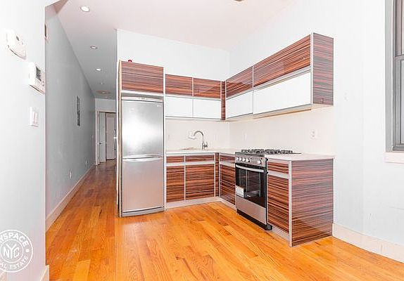 2nd image of 490 Kosciuszko St #9Z