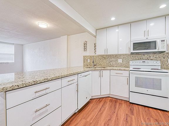 3rd image of 9001 SW 77th Ave APT C203