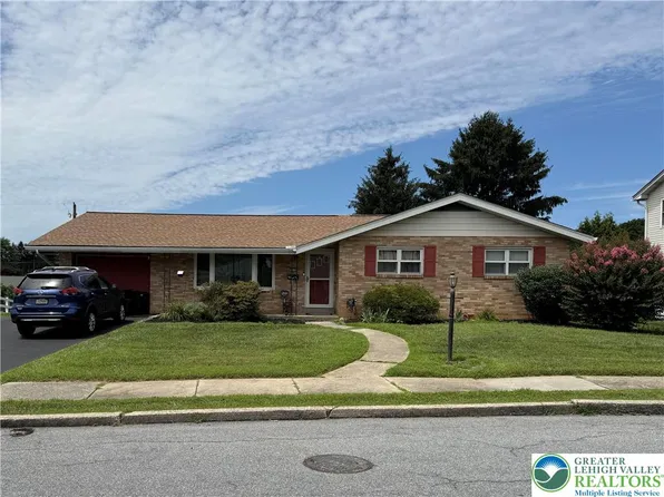 1014 N 10th St, Whitehall, PA 18052