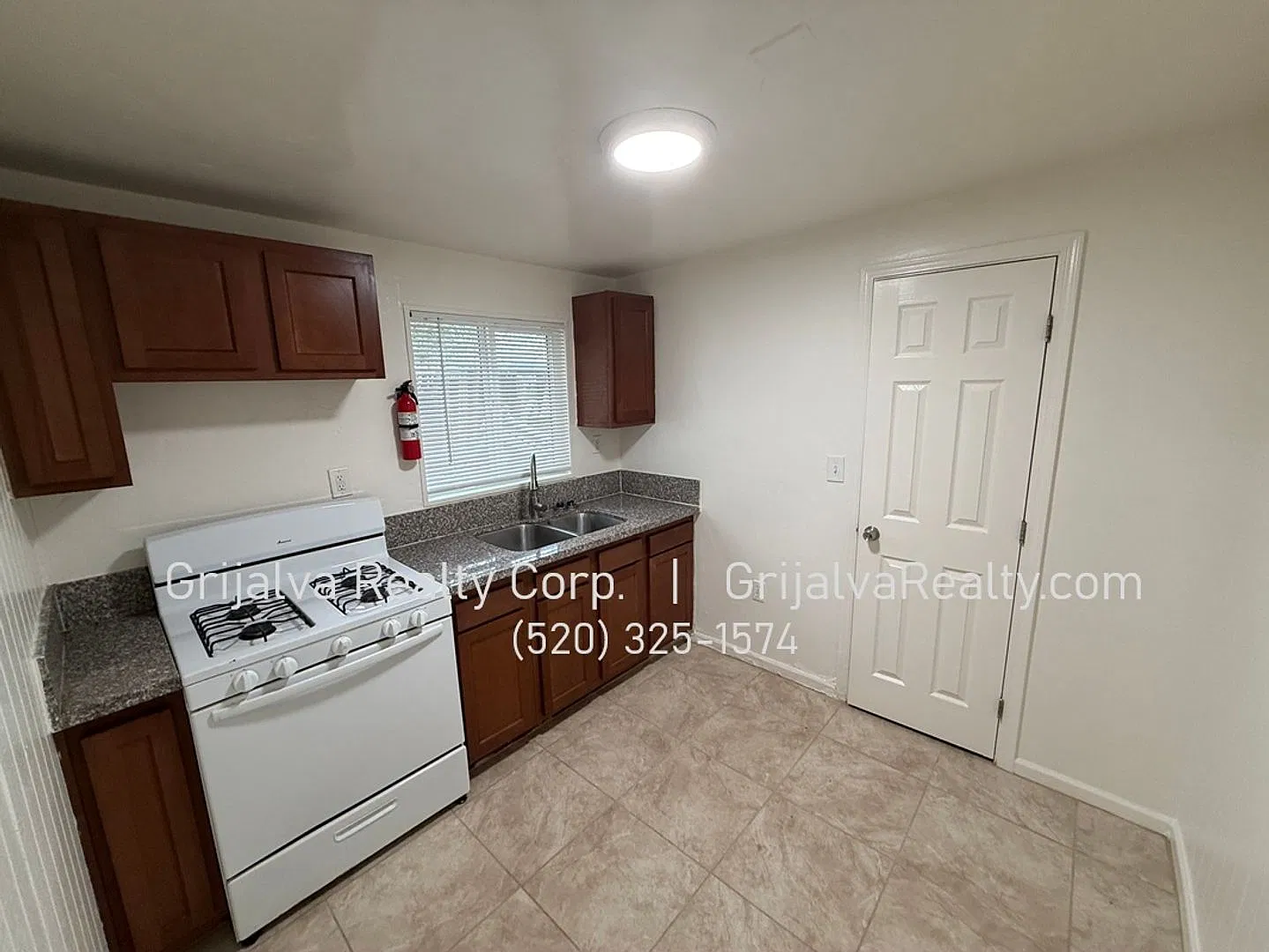 18 Laguna — Photo 4