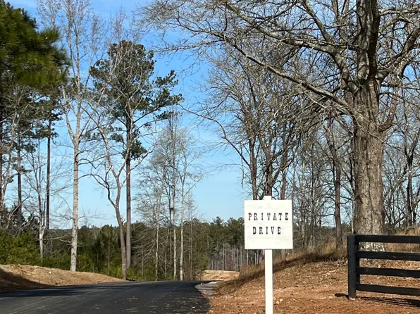 4 Bears Bnd, Moreland, GA 30259