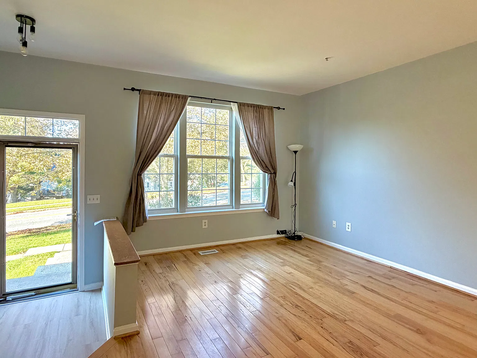 3 bed, 2.5 bath, 1500 sqft, $2,500 — Photo 2
