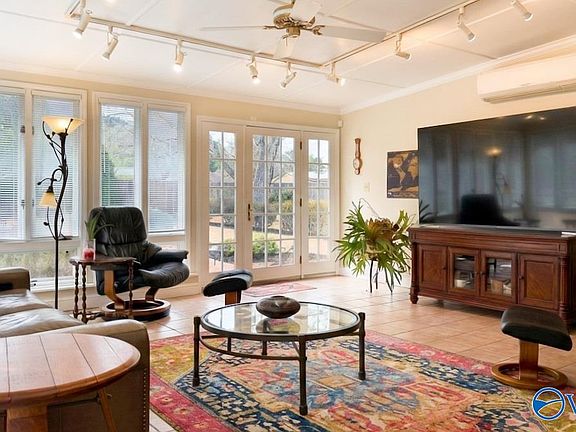 3rd image of 4205 Indian Hills Rd SE