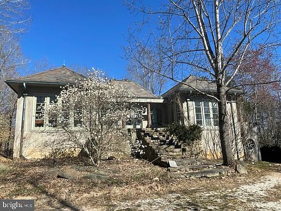 2nd image of 28 Hilltop Ln