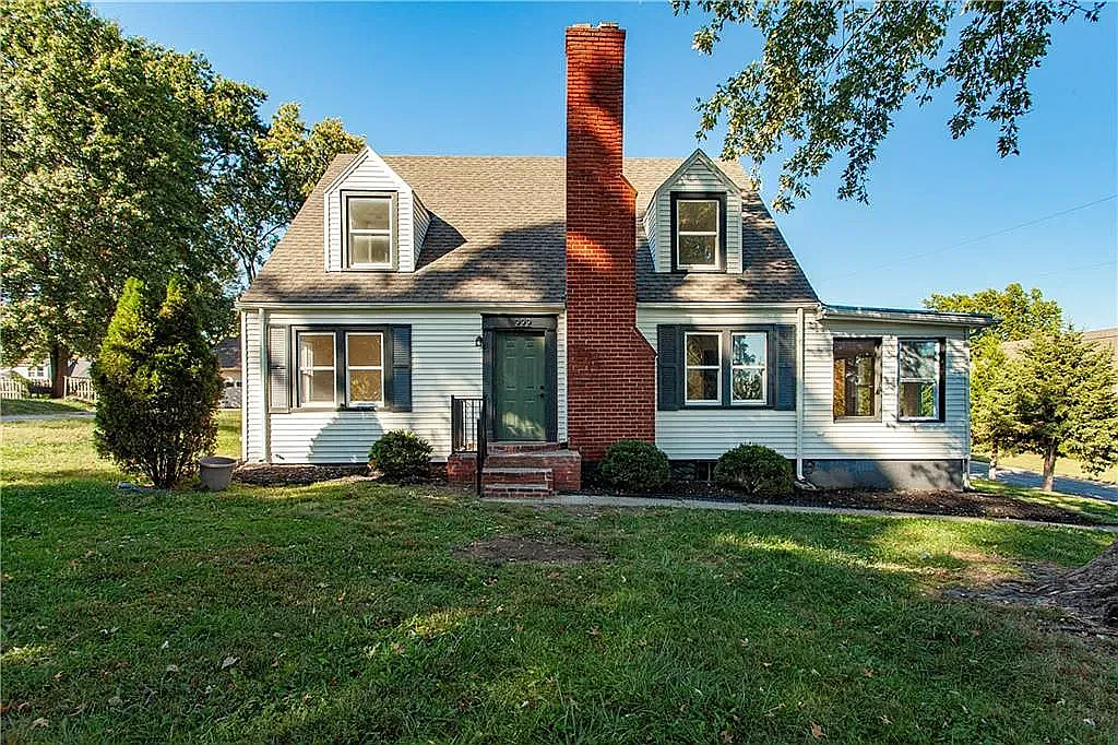 4 bed, 1952 sqft, $2,300 — Photo 1