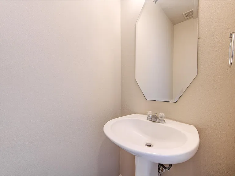 6018 Royal Hollow Ln — Photo 11