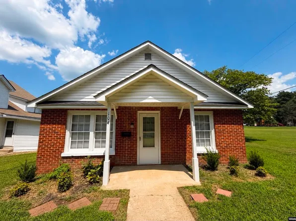 104 Park St, Martin, TN 38237