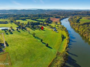 1021 Graves Rd, Strawberry Plains, TN 37871